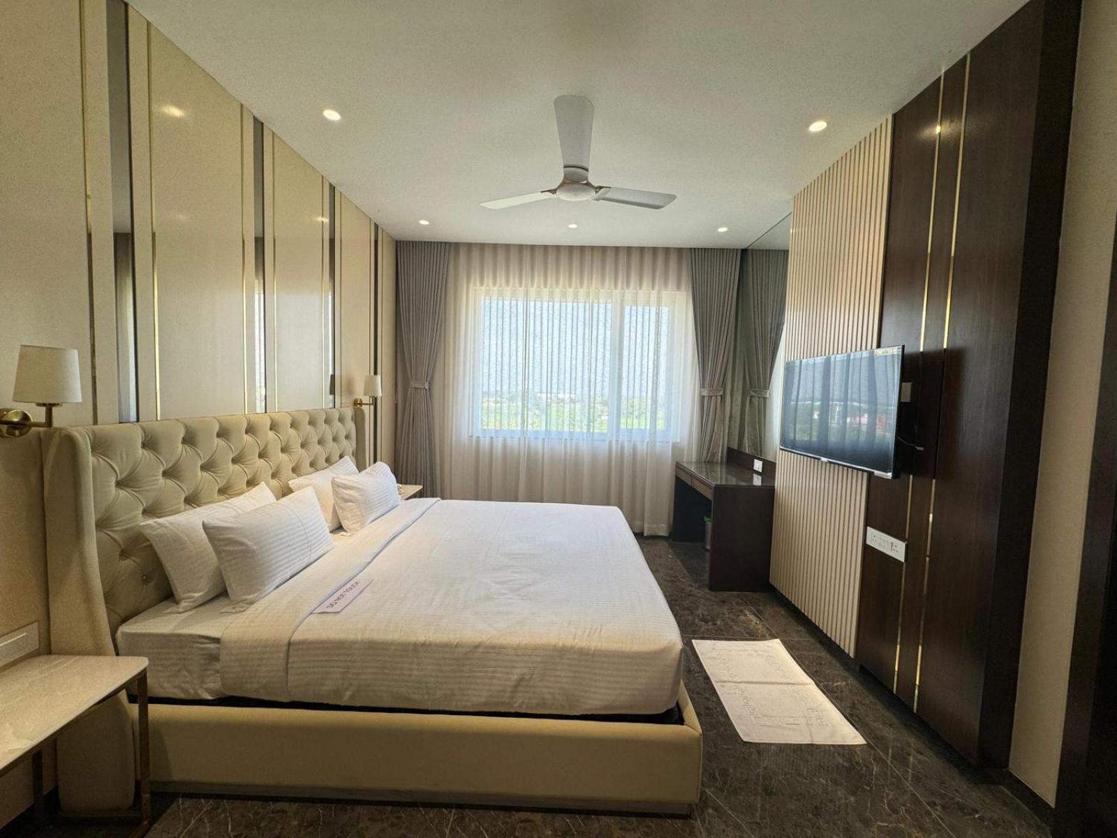 Hotel Carnival Parbhani Екстериор снимка