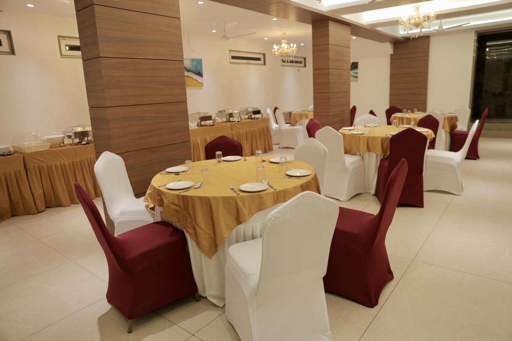 Hotel Carnival Parbhani Екстериор снимка