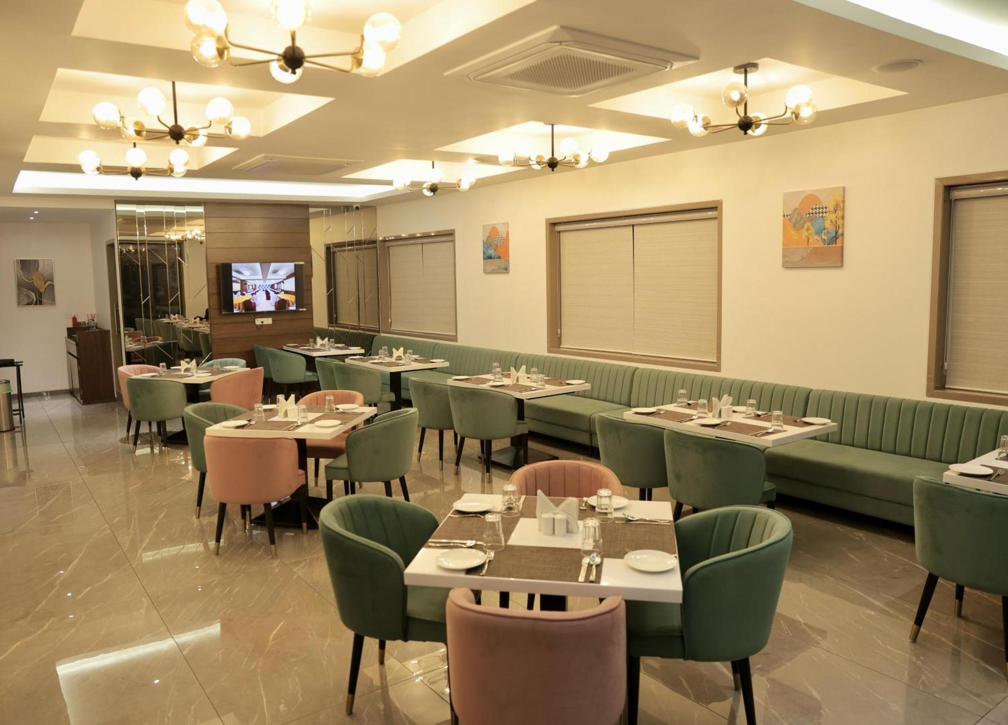 Hotel Carnival Parbhani Екстериор снимка
