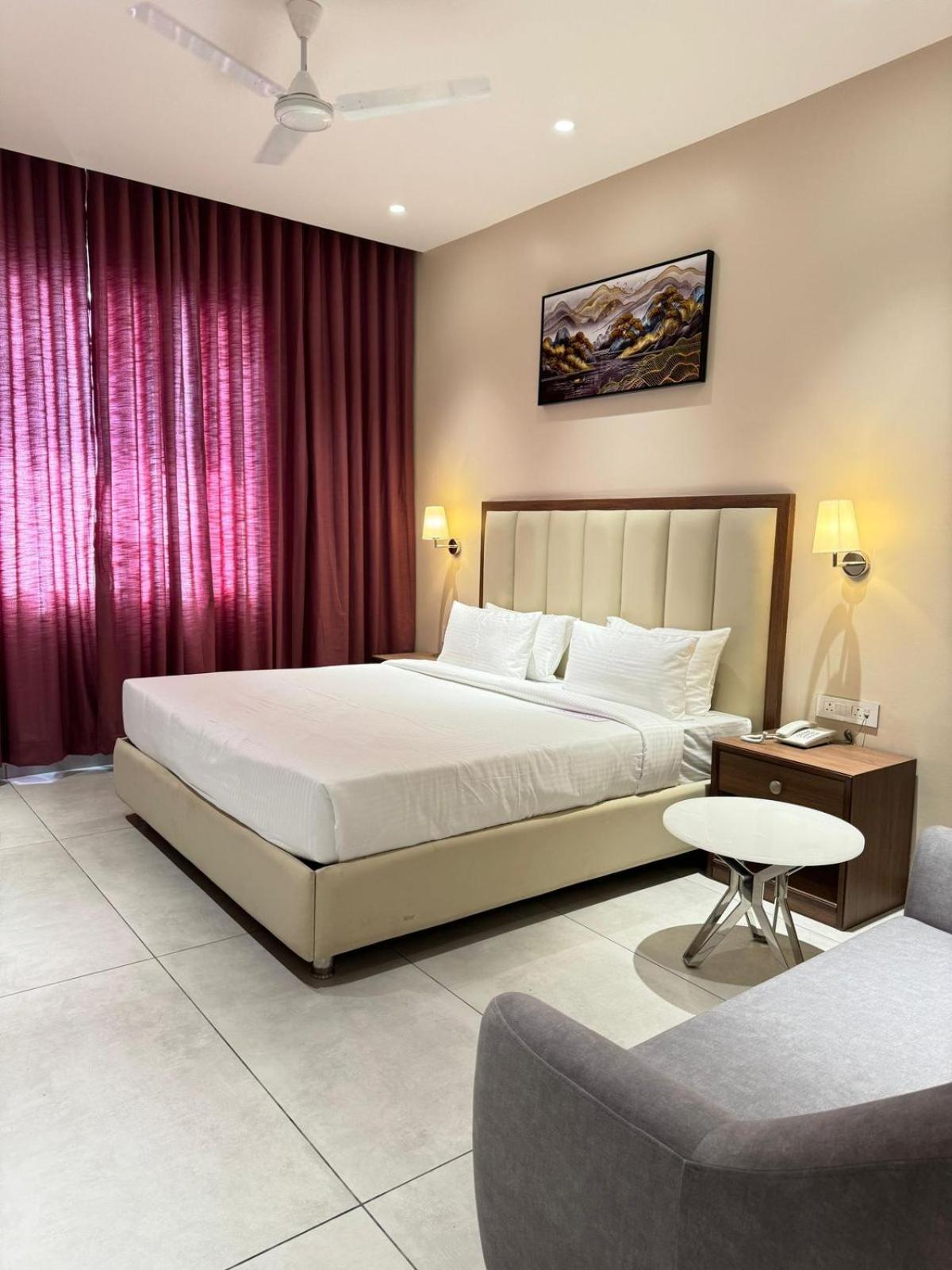 Hotel Carnival Parbhani Екстериор снимка