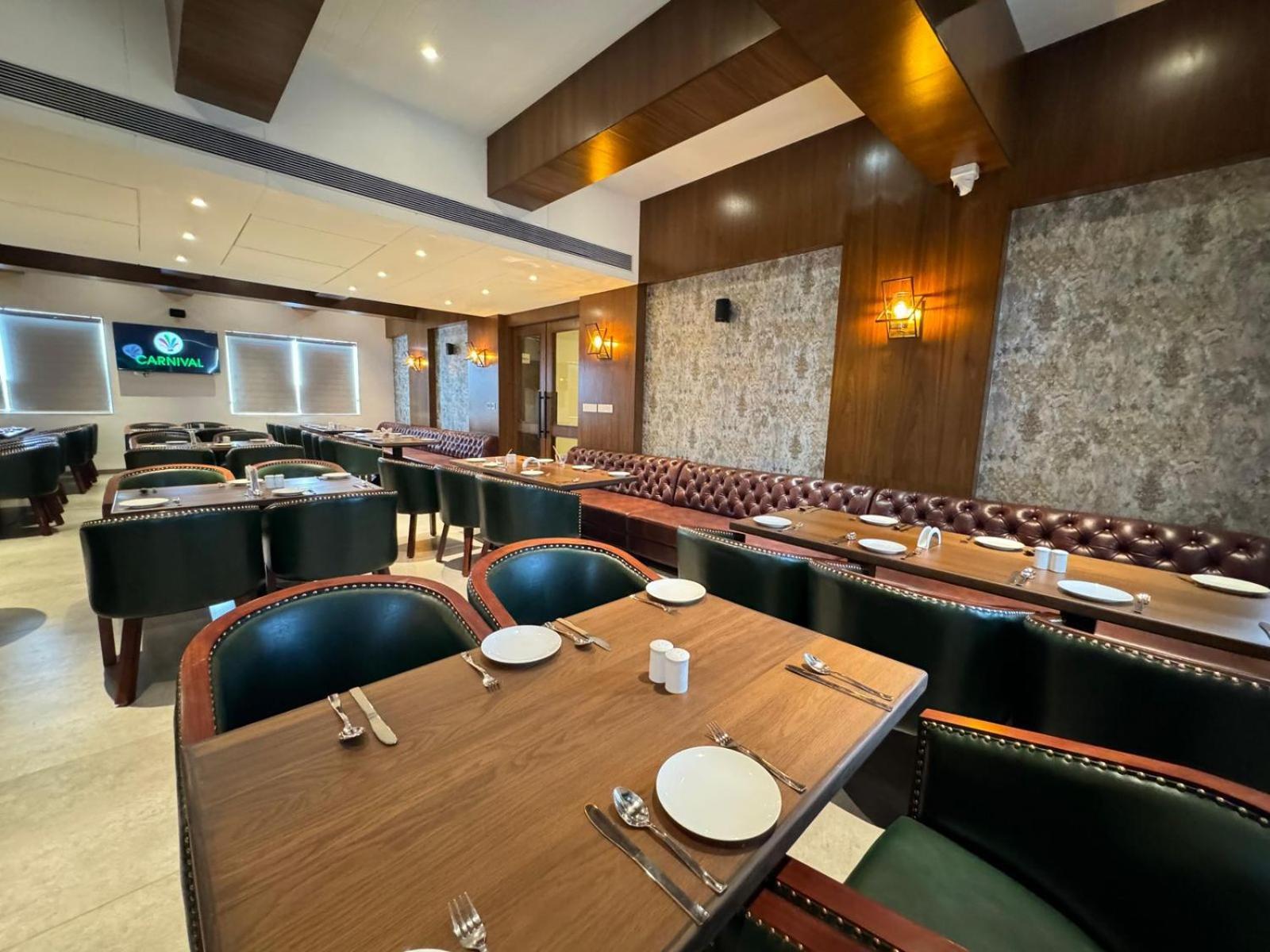 Hotel Carnival Parbhani Екстериор снимка