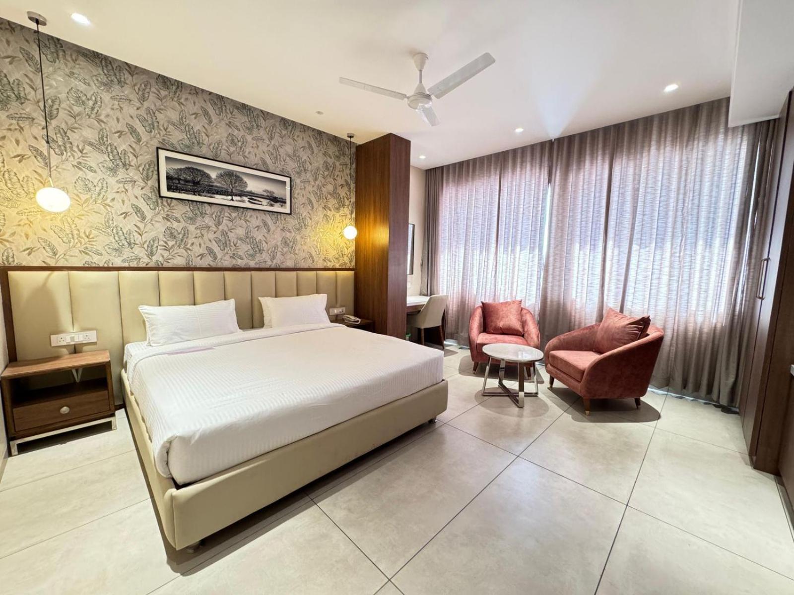 Hotel Carnival Parbhani Екстериор снимка